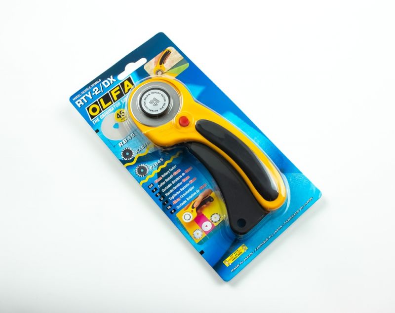 T113 - OLFA 45mm Ergonomic Squeeze-Handle Rotary Cutter